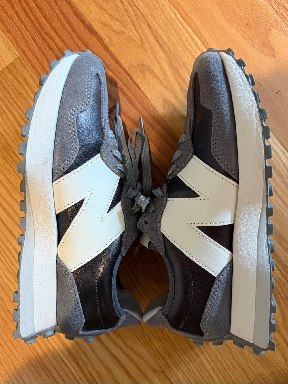 New Balance 327 Gray and White Women's Retro Sneakers